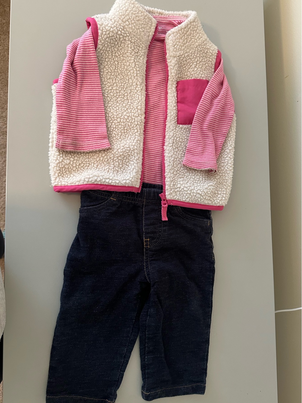 Carter’s Baby Girls 3 piece set 9mo